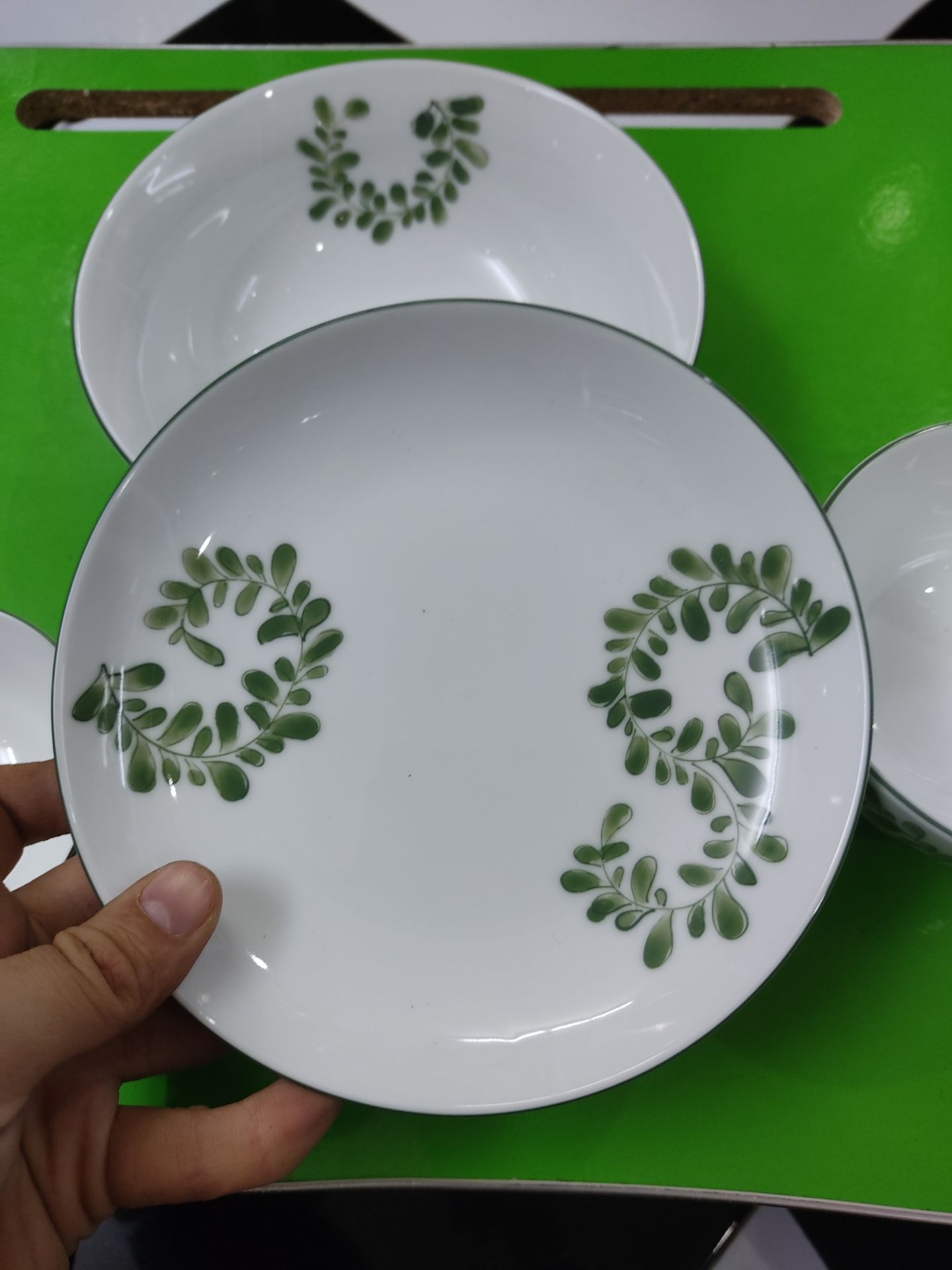 Bát đẹp, cầm bát mát tay, nói chung là xuất sắc