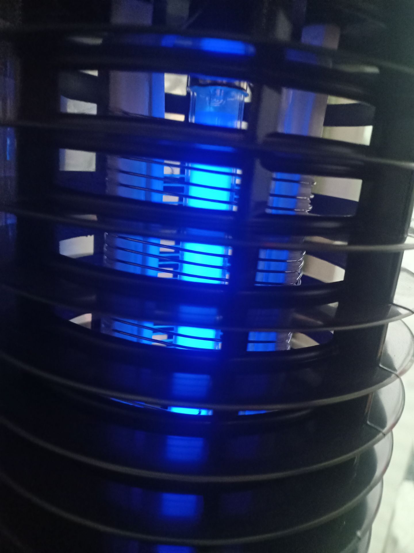 sản phẩm đẹp giao hàng rất nhanh khoảng 2 Tiếng là có hàng anh giao hàng thì rất thân thiện nói về chính sách bảo hành. Từ lúc mua đã Sài thử 1 ngày bắt được rất là nhiều muỗi là của *** nên rất an tâm chuyện bảo hành ❤️ nên mua