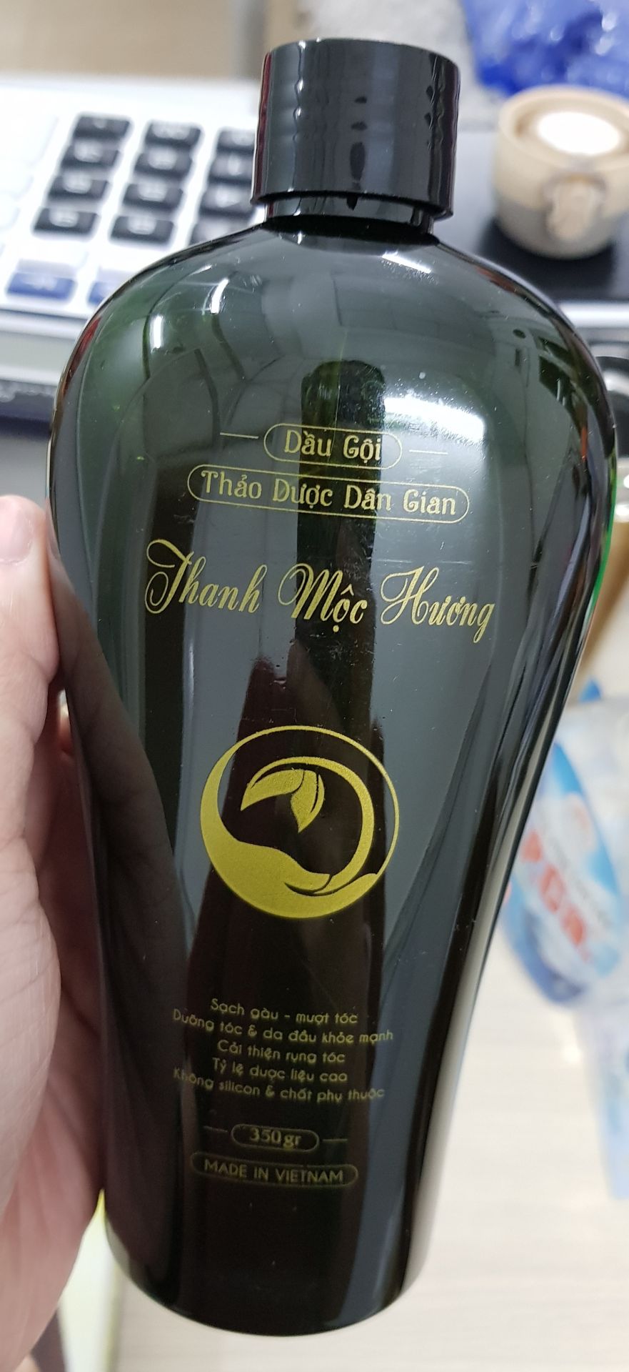 mở nắp ra dầu gội thơm mùi thảo dược ?
đọc review thấy dầu gội sử dụng ok nên mua dùng thử.
mong là có kết quả như mong đợi.