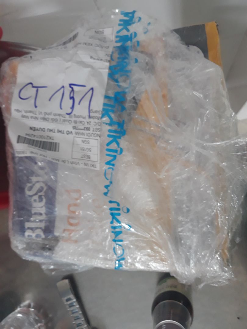 tiki đóng gói ẩu quá. mà mình k thấy phiếu bảo hành. cứ như đã được bóc tem từ trước ấy. thất vọng với tiki