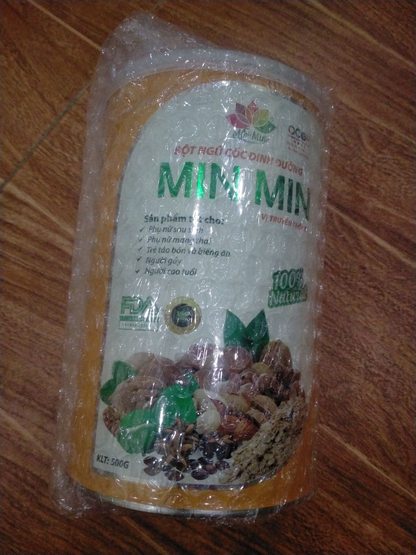 mình kiểm tra đúng hàng chính hãng. ngũ cốc thơm ngon dễ pha dễ uống. mình nghén may quá uống ngũ cốc đỡ hẳn, bé phát triển tốt. shop đóng gói cẩn thận lại có quà nữa, nên mua nhé mọi người