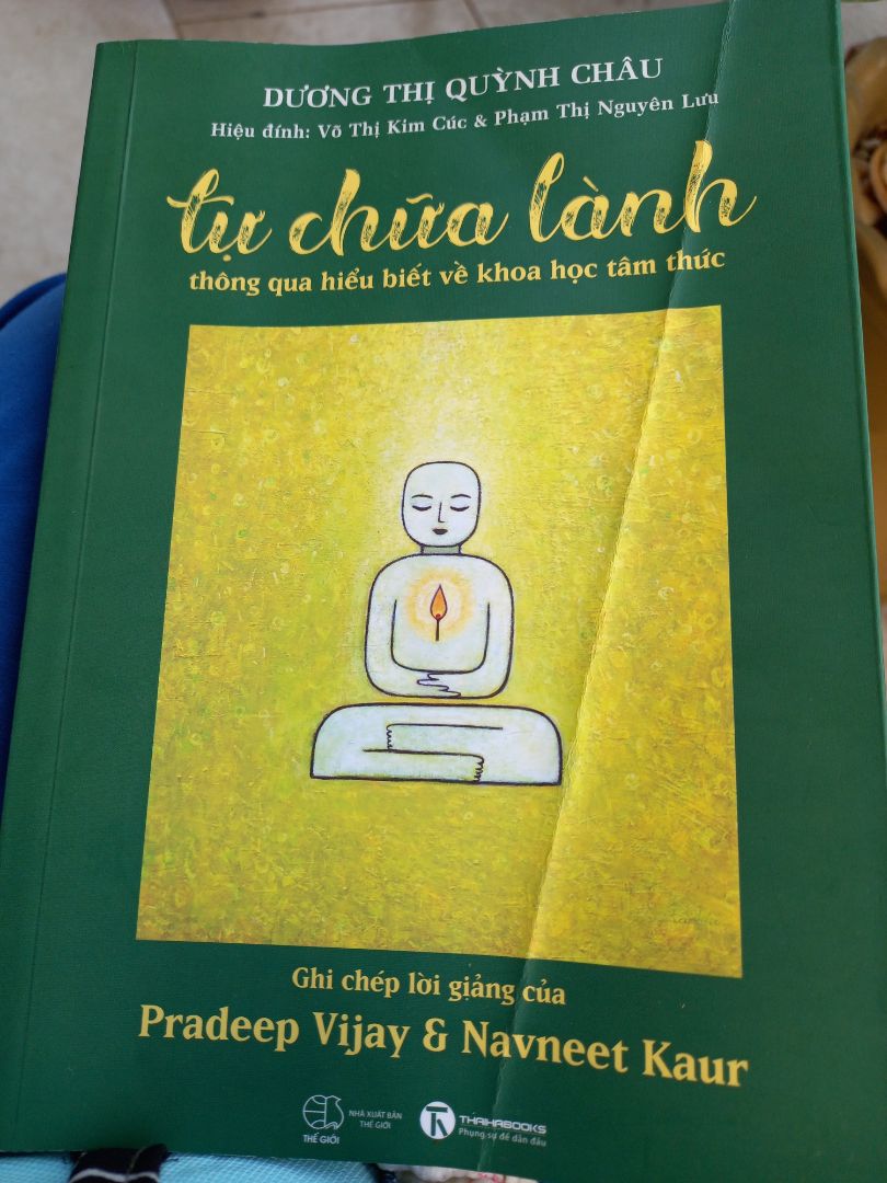 Cuốn sách không phụ kì vọng của mình. Hầu hết các nội dung đều hay, cho mình câu trả lời về tất cả vấn đề về tâm linh mà mình quan tâm. Tại sao mình có mặt trên cuộc đời, mình từ đâu đến, mình sẽ đi về đâu? Tất cả khó khăn, thử thách mà mình gặp đều vì mục đích là sự tiến hóa về mặt linh hồn. Trước đây mình đã đọc qua loạt sách của tác giả Nguyên Phong có đề cập đến những vấn đề tâm linh mà mìnhquan tâm, nên lần này đọc càng hiểu sâu sắc hơn. Nhưng phải nói giải đáp nhiều nhất những thắc mắc cho mình là quyển sách này. Mình cũng mua thêm Thiền chữa lành thân và tâm, Luật tâm thức, Năng lượng của hơi thở để có hiểu biết kĩ hơn nữa.