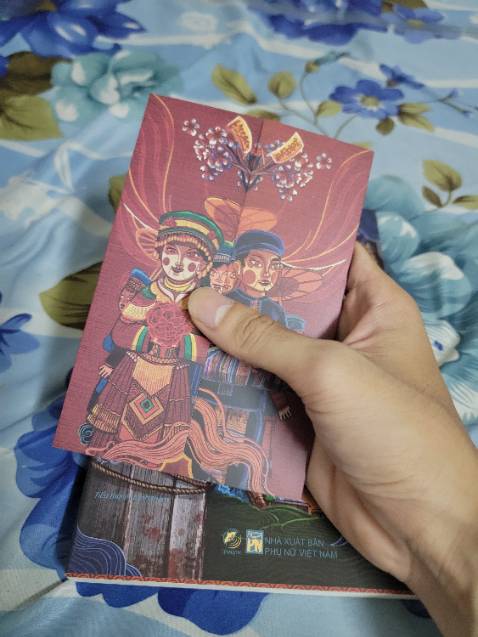 Giao hàng 2 giờ nên thời gian giao hàng thì không Bàn tới rồi chắc trời mưa hay sao á mà đóng gói kỹ lắm cốt truyện hay nha ủng hộ truyện ma Việt Nam