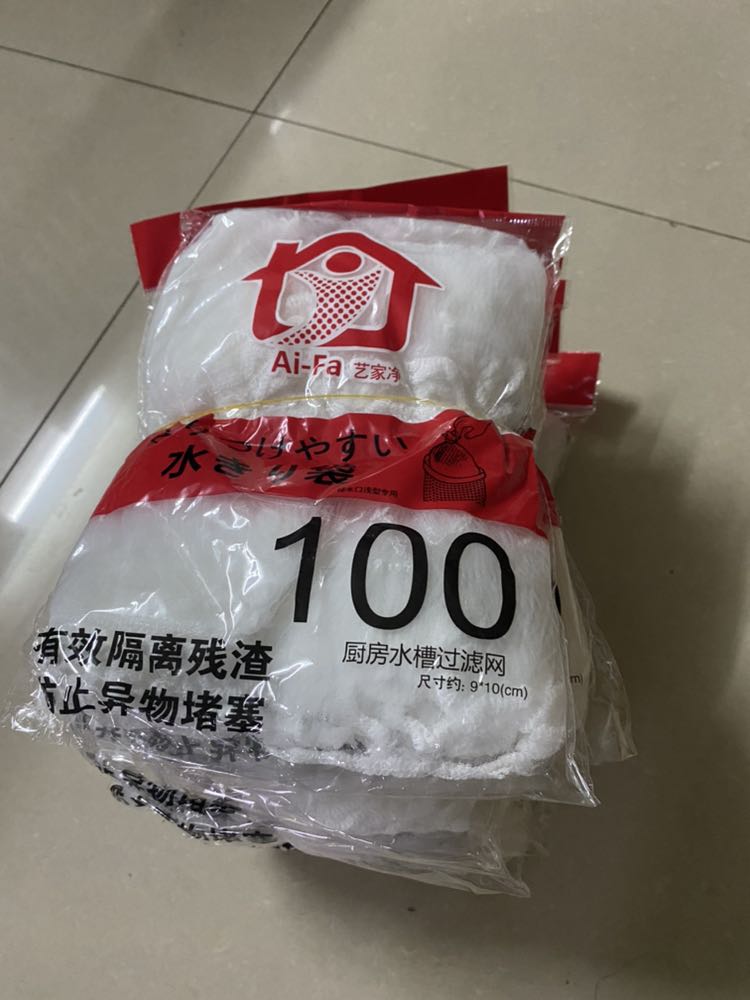 Sản phẩm shop giao không đúng như hình ảnh. Trước mình mua túi màu xanh dùng thấy ổn, nay đặt thêm thì lại giao túi màu đỏ. Sản phẩm mỏng và ngắn hơn loại màu xanh đã dùng. Nói chung không hài lòng với cách làm việc của shop.