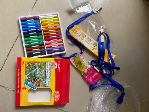 Giao nhanh, sp tốt, dây đeo cho bé hơi dài chút, còn được tặng quà, cảm ơn shop nhiều