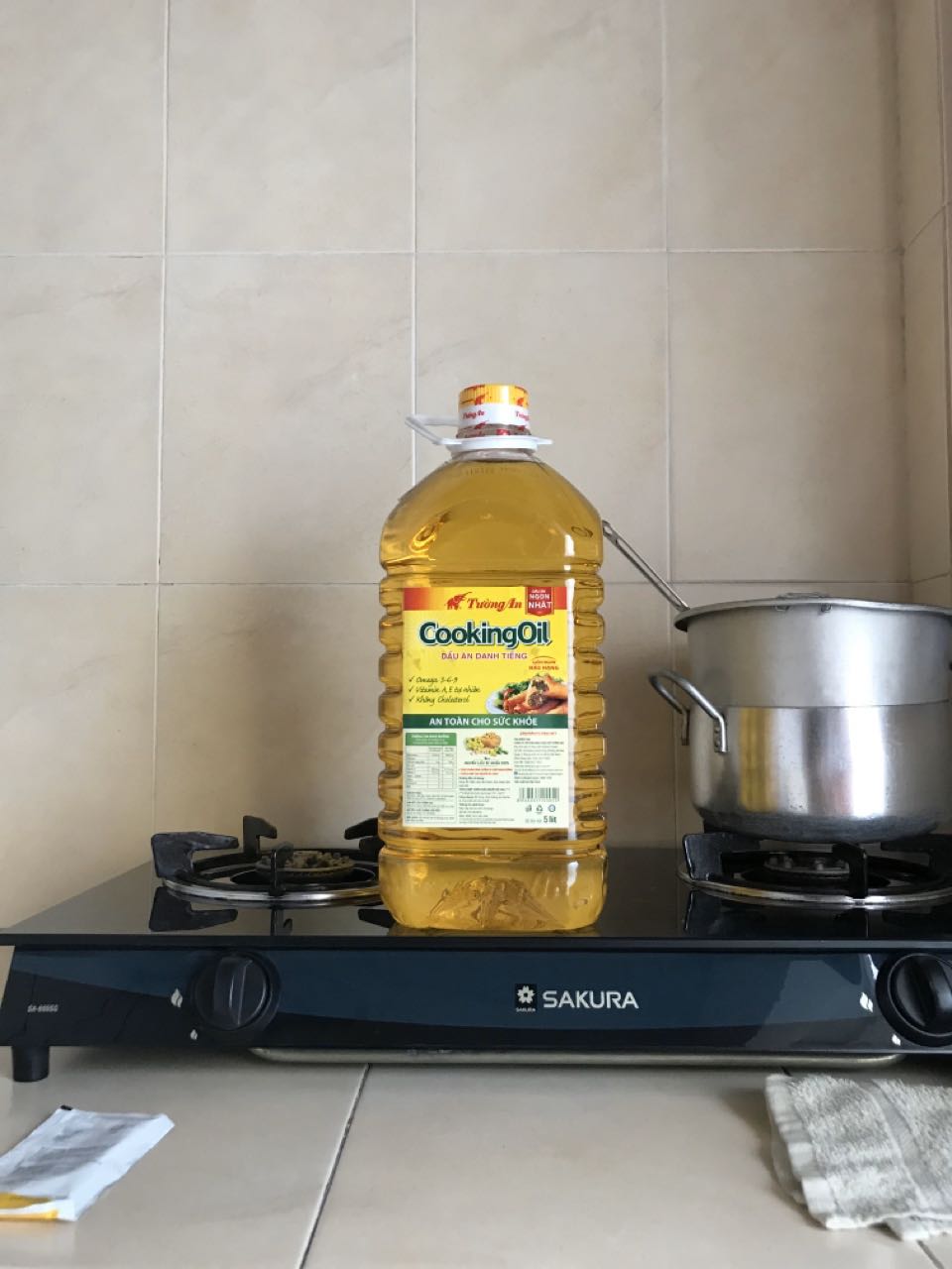 Mình đặt hôm kia mà hôm sau đã nhận hàng. Đúng là dầu ăn Tường An giống mua ở siêu thị. Cảm ơn Tiki có nhiều sản phẩm tốt lắm. Lần sau nhất định mua thêm bên Tiki.