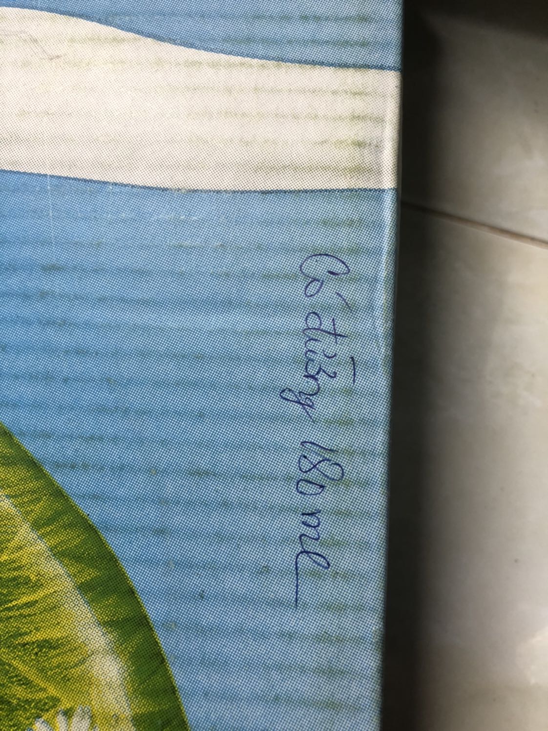 Mình mua thùng sữa ko đường nhưng lại bị có đường, ngoài thùng ghi ko đường nhưng bóc thùng ra thành có đường. Có bạn nào đó đã phát hiện là thùng này là thùng có đường và ghi lên hộp như hình nhưng vẫn gửi cho khách mua sữa không đường. Buồn thật luôn