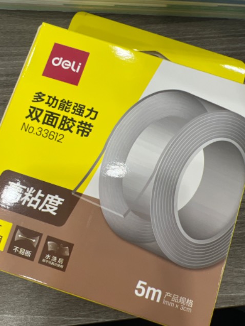 Cuộn băng dính to đóng bao bì đẹp vừa thử dùng xong rửa qua nước vẫn thấy dính được. Ok