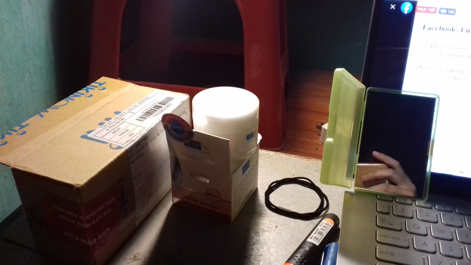 giao hàng cực nhanh mất có hơn ngày
sản phẩm đẹp sang trọng còn mới hạn dùng lâu bao bì đẹp bắt mắt
đóng gói hàng cẩn thận đẹp chất lượng
review sản phẩm : hàng được của nó  không mùi thành phần an toàn ; dùng rất thích ;hết khô bong tróc da vào mùa hanh khô - mùa lạnh ở miền bắc; ....
nói chung mọi người nên mua mãi ủng hộ tiki và shop