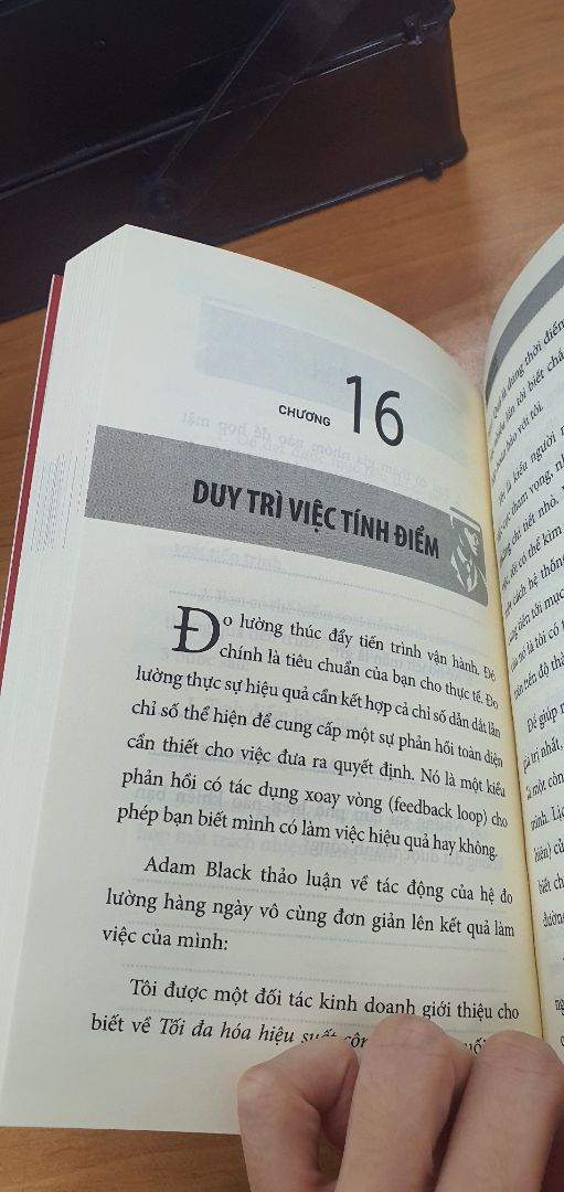 Ship nhanh. Mới đọc vài chương nhưng thấy sách dịch rất hay. Kết hợp với nghe audio rất hữu ích, khi làm việc nhà k có tg đọc sách thì mở lên nghe.