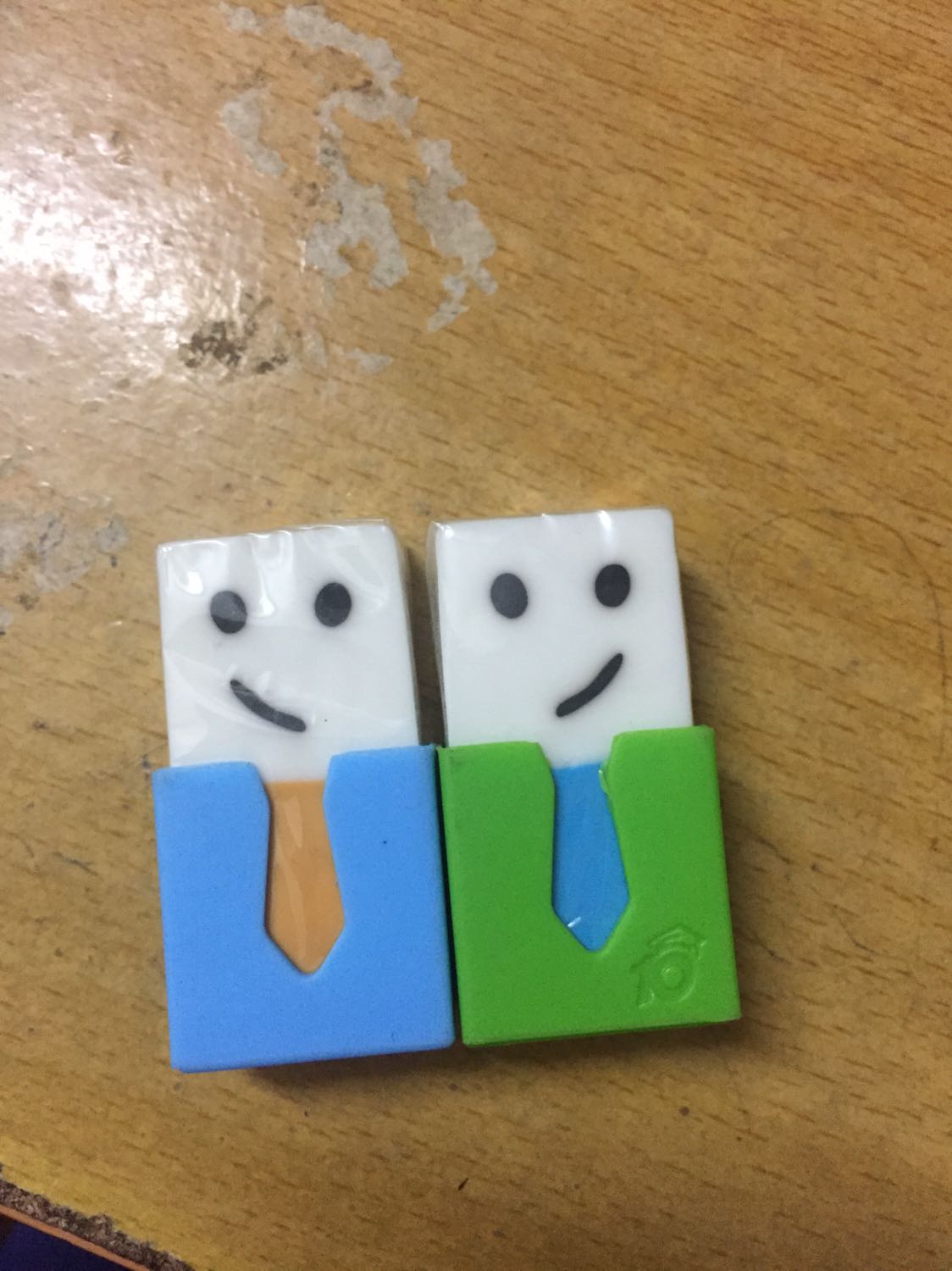 Bộ mình nhận được có 2 màu nhưng nói chung là siêu cute. Giá sale tốt. Đóng gói đầy đủ. Giao hàng ok.