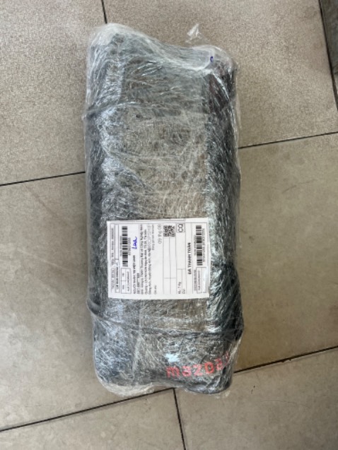 Đã nhận hàng. Hàng giao nhanh như tên lửa. Lắp vừa khít với chỗ để chân của xe, tuy nhiên lỗ để cố định không vừa với 2 móc giữ của ghế lái nhưng không vấn đề gì. Vote 5 sao như bình thường