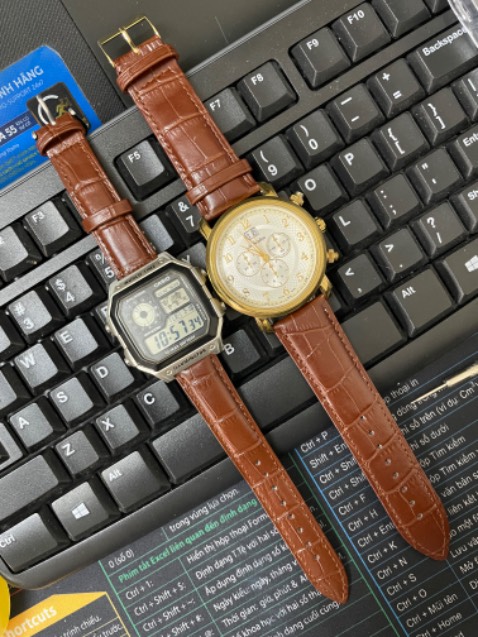 Dây ban đầu cứng nhưng đeo vào OK