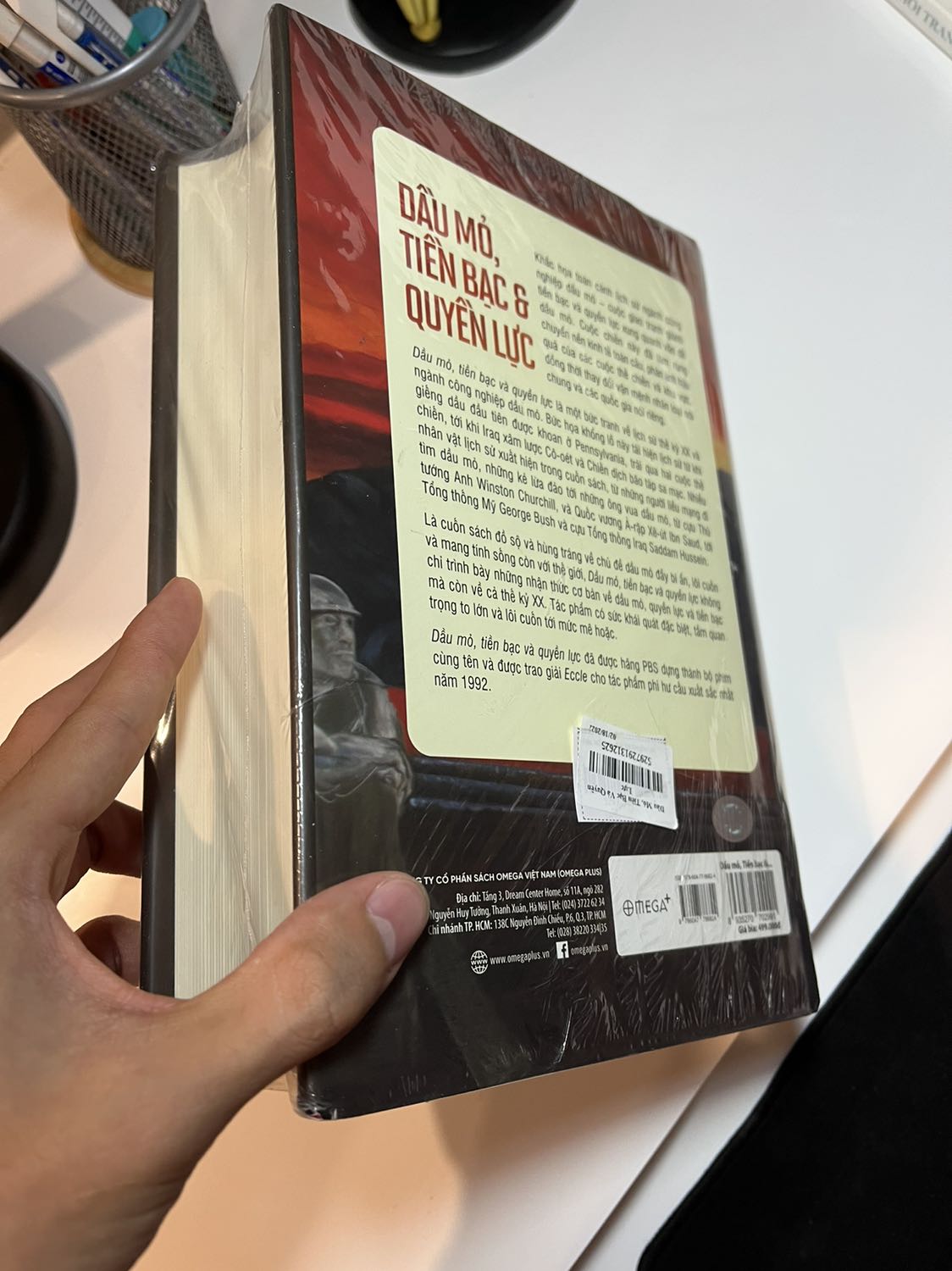 Nhận được hơn 1000 trang quá bất ngờ 🤧 Bìa đẹp và chủ đề hay. Thế hệ trẻ nên tìm hiểu để mơ mang thêm tầm nhìn