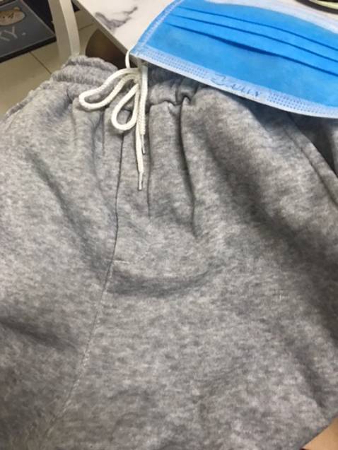 Quần chất nỉ bông mềm mại,ok lắm ạ,dáng cạp cao,ổng bo chun.nói chung là đẹp , nên mua nha mọi người Quần chất nỉ bông mềm mại,ok lắm ạ,dáng cạp cao,ổng bo chun.nói chung là đẹp , nên mua nha mọi người