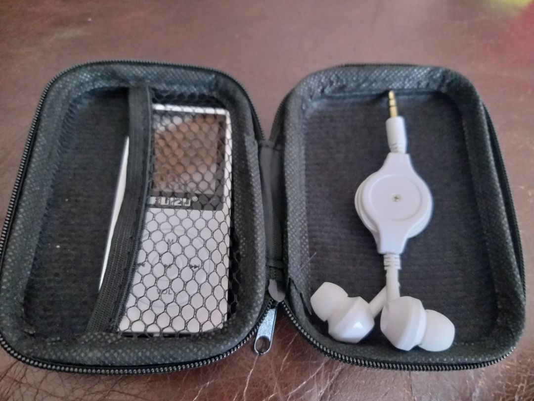 Mình mua để máy nghe nhạc và tai nghe. Chất lượng cũng bình thường hơi ọp ẹp nhưng giá như vậy thì ok rồi.