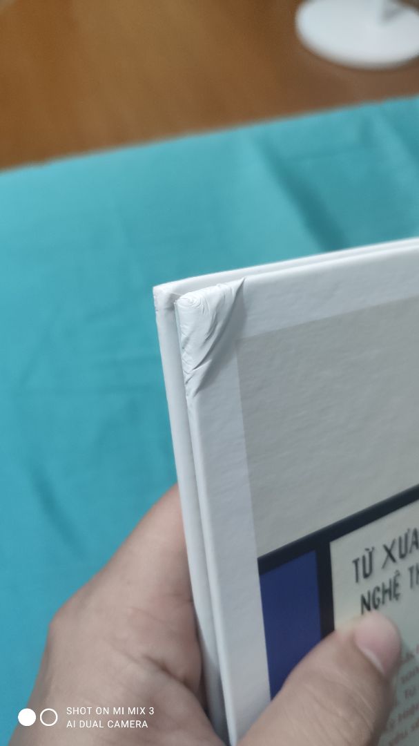 Sách của mình khá cũ và cong, ở góc bị hư hại nhìn mất thẩm mỹ. Sách hơi mỏng so với mình tưởng tượng. Tiki vẫn giao hàng rất nhanh và free ship