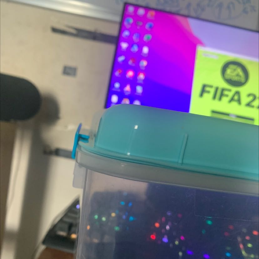 Hộp không hề kín, nắp cực méo + gioăng cao cu không tốt