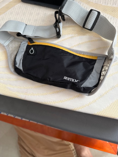 Chất liệu *** khá okay,  đẹp , đeo khá vừa. Do mùa mưa nên chưa có trải nghiệm thực tê