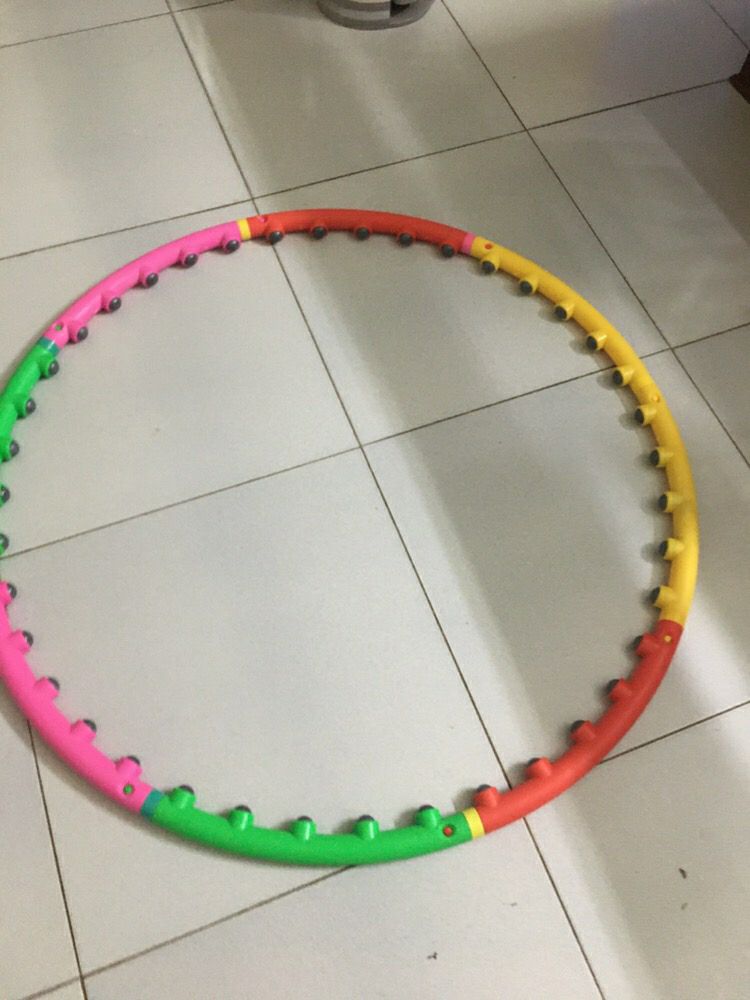 vòng đẹp, tốt. mua về mà đứa em mình chiếm luôn rồi.hahah. ms lắc hơi đau tí. nhưng thế ms giảm đc mỡ