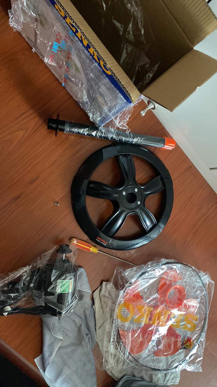 giao thiếu phụ kiện, liên lạc giúp mình, mình cần gấp trong tối nay