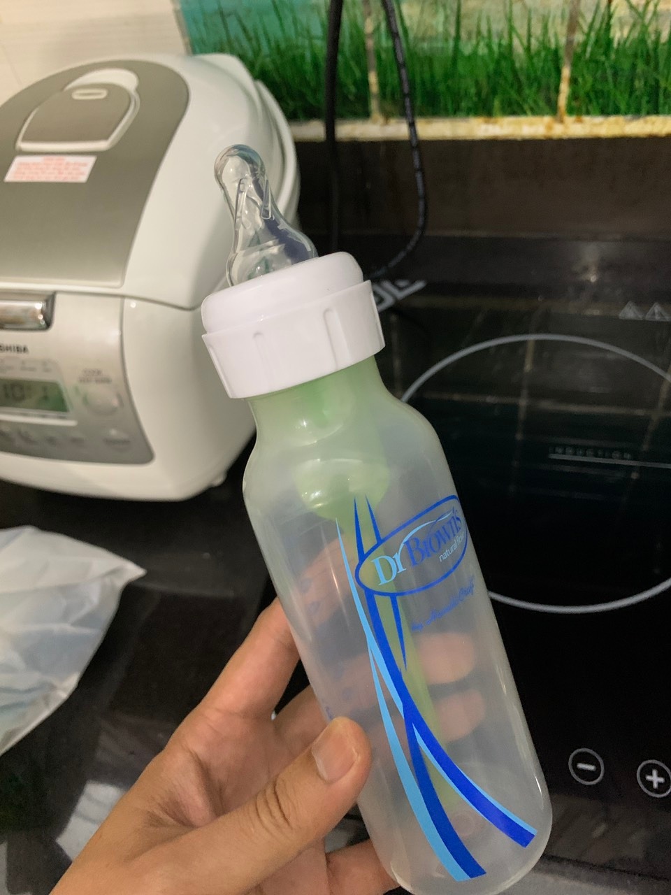 bình ok, gửi hàng nhanh, chưa dùng thử nên ko biết có chống sặc tốt như lời đồn ko, bé mình hay sặc sữa lắm, tạm thời cho 5 sao trước bình ok, gửi hàng nhanh, chưa dùng thử nên ko biết có chống sặc tốt như lời đồn ko, bé mình hay sặc sữa lắm, tạm thời cho 5 sao trước