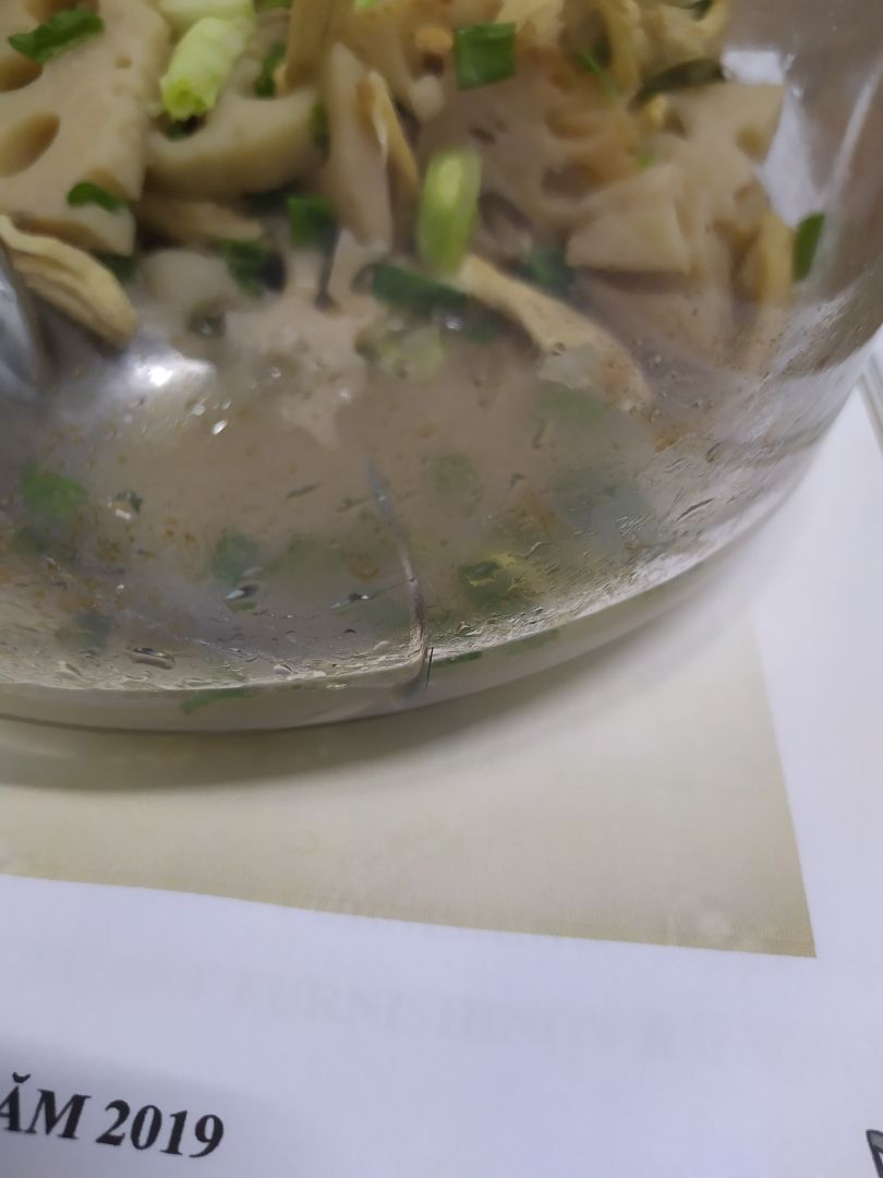 thủy tinh chịu nhiệt mà đổ canh vô bị nứt, hàng tệ quá k như giới thiệu