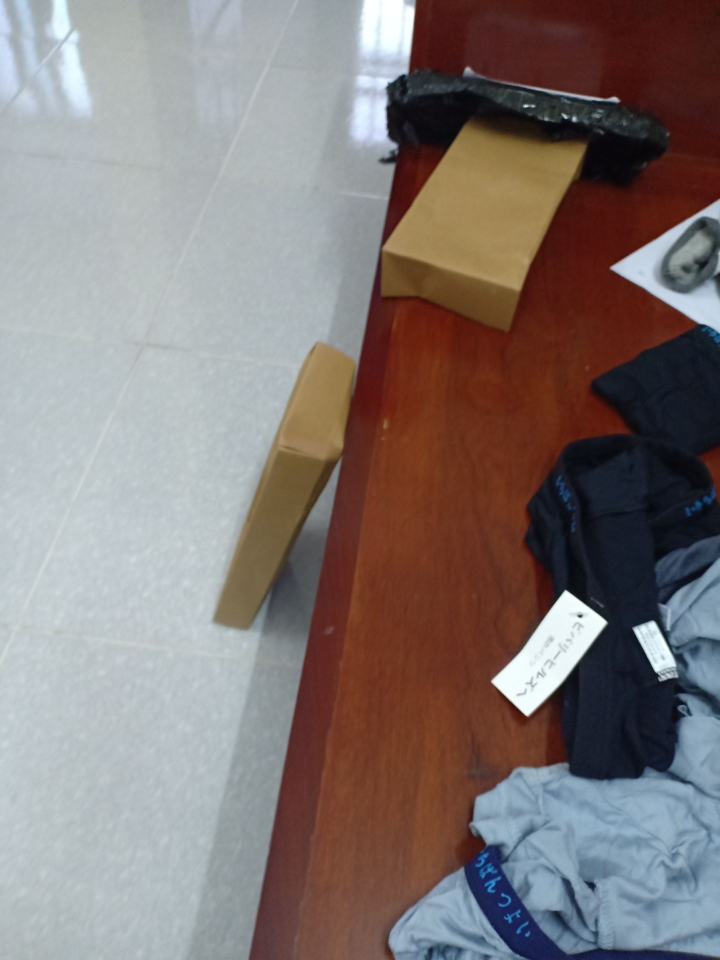 Làm như thế này thì sau này ai còn lòng tin nữa. Đặt quần sịp thông hơi, size xxl. giao quần ko theo đơn, size xl. Giao như này thì ai mặc được. Làm ăn có tâm một chút