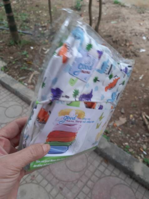 bỉm dùng thích lắm thấm hút tốt mà lại an toàn nữa chứ , hình khủng long siêu kute bé nhà mình rất thích ủng hộ shop lâu dài nhé tặng shop 5 sao