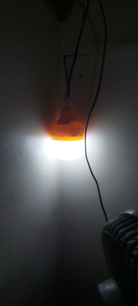 Giao hàng đúng hẹn , ánh sáng khá tốt