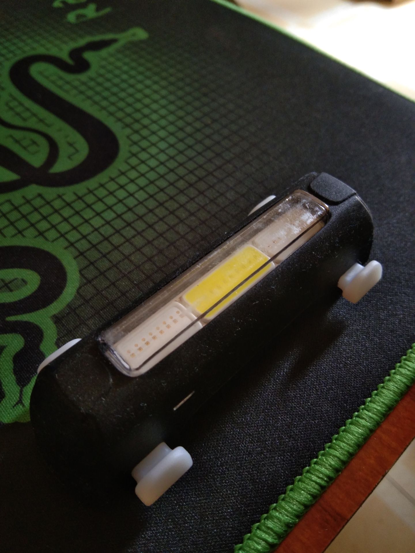 đồ cũ, trầy và bụi bám rất nhiều.