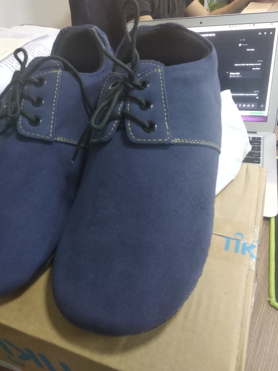 Tiki giao rất nhanh - Sản phẩm được đóng gói cẩn thận và rất vừa chân, đúng như mô tả, rất tuyệt !