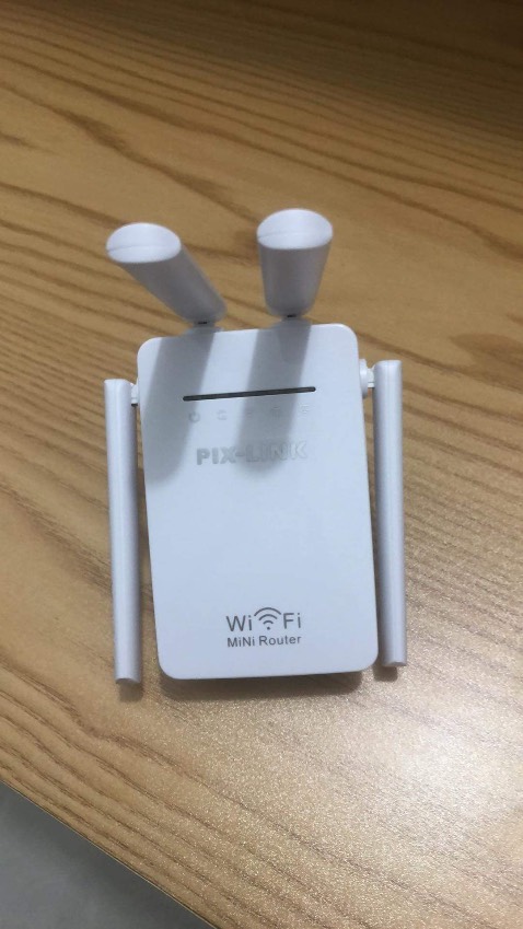 Sản phẩm khi sử dụng làm yếu sóng wifi chính trong nhà, cả wifi chính và sóng wifi từ bộ kích sóng cũng không sử dụng được! Khi tháo bộ kích sóng ra khỏi ổ cắm điện thì wifi chính lập tức sử dụng được với tốc độ như ban đầu. Sản phẩm không lỗi nhưng gây ra hiện tượng sóng yếu chập chờn cho mạng wifi chính trong nhà và ngắt kết nối. Và cũng không dc trả lại sản phẩm vì lý do đã bốc tem. Nếu không bốc tem hộp đựng thì làm sao sử dụng? Ko sử dụng thì làm sao biết nó ko gây ra lỗi cho wifi chính trong nhà ? Mua về không lẽ không được sử dụng?