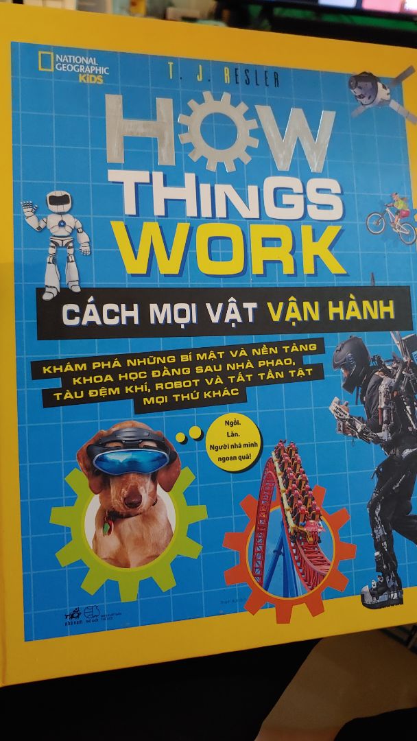 mặt sau có trầy một ít, giao hàng nhanh hqua đặt thì hnay nhận đc