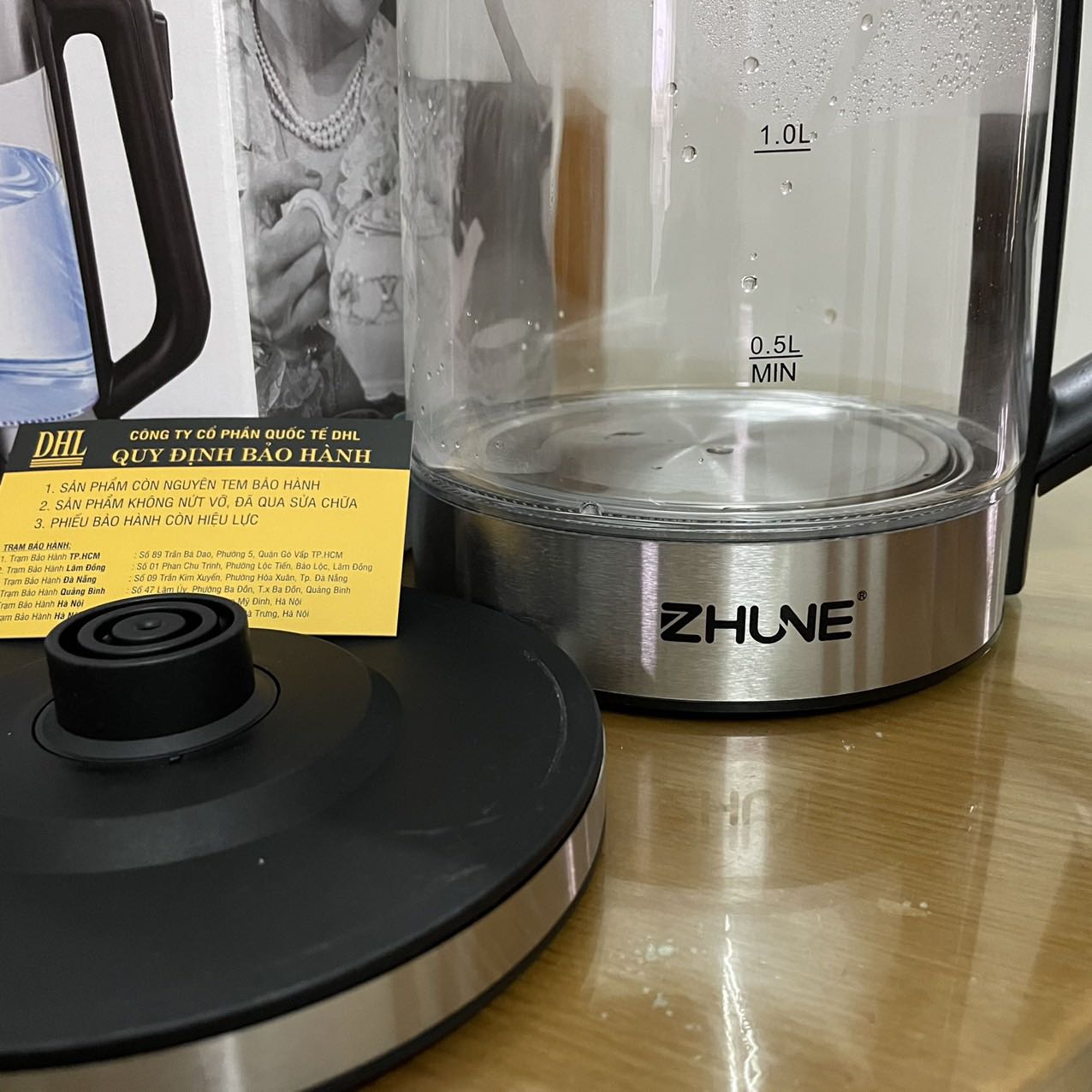 Shop siêu nhiệt tình luôn í ! Hàng có vấn đề shop sẽ hổ trợ đổi trả ! Mọi người yên tâm mua nha! Shop trả lời tin nhắn cũng dễ thương nak👌👌👌. Ấm thuỷ tinh nhìn rất đẹp, nên mua nha mọi người .