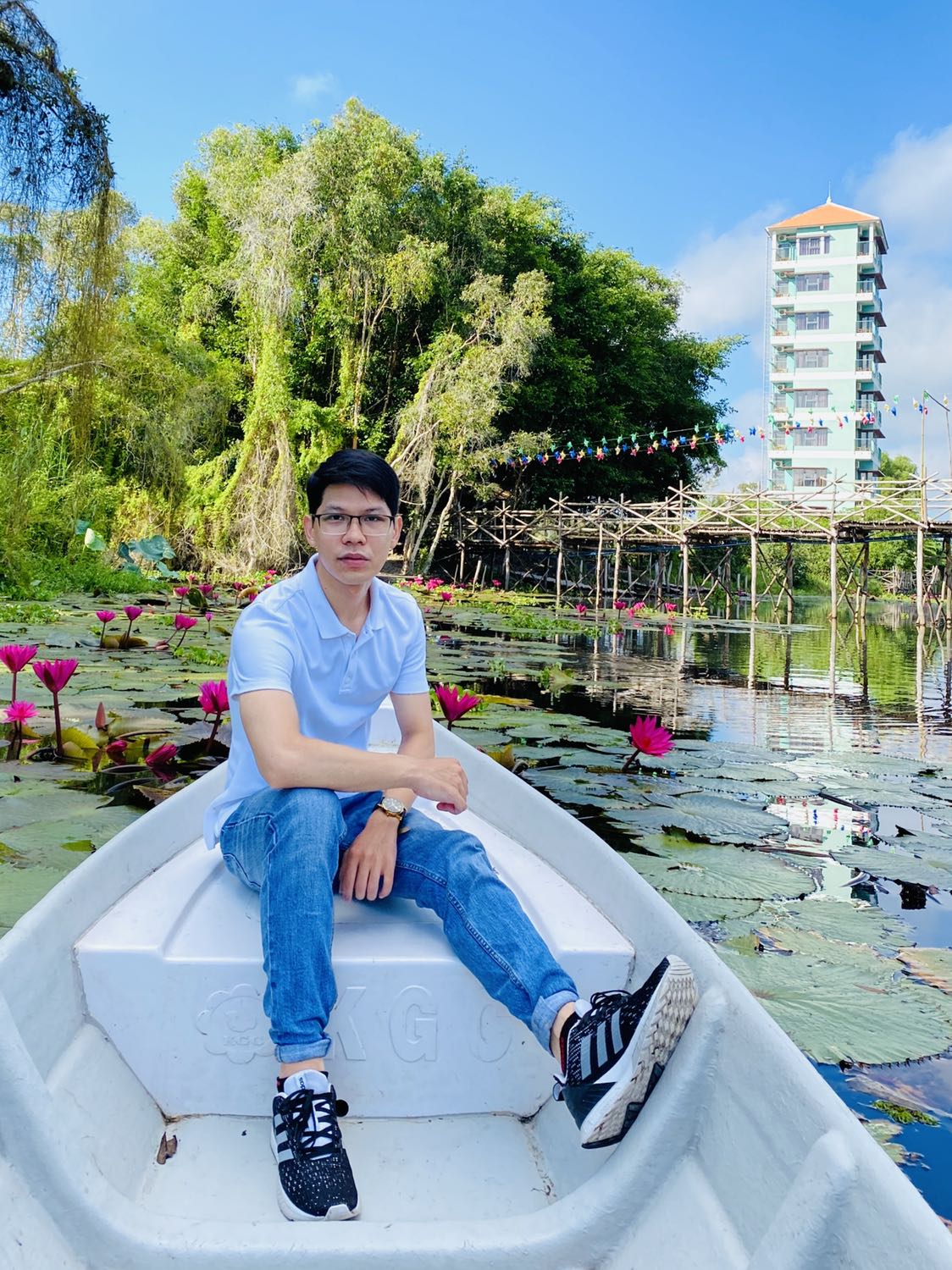 U là trời, đúng là tiền nào của đó, ưng gì đâu. Mua về tự dán hơi bị đẹp, chống nhìn trộm tốt