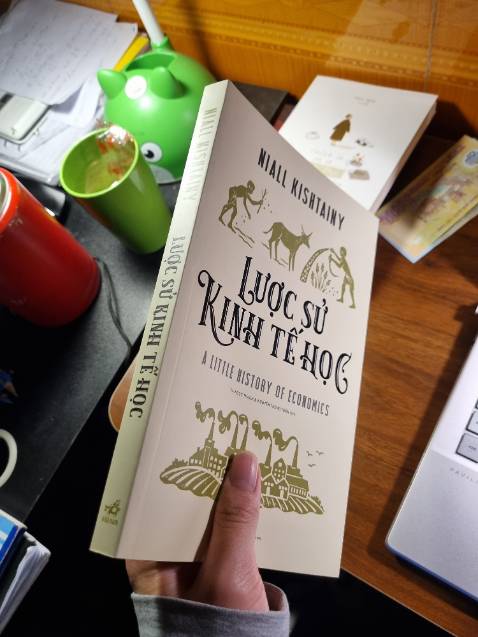 Màu sắc rõ nét, bìa đẹp, bọc cẩn thận mà mỗi cái không có bookmark ạ :(((