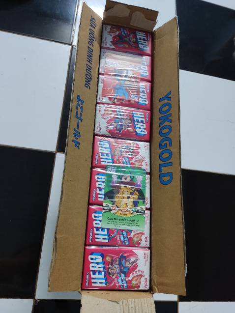 Đặt hàng đầu tháng 9 nhưng shop giao sữa SX từ đầu tháng 6. Thùng bên ngoài cũng đã bị thay vỏ, mình chủ quan k khui ra kiểm tra vì trước giờ mua các shop khác họ đều giao sữa mới SX nên để lâu đc, giờ khui ra thì sữa đã hết hạn rồi.