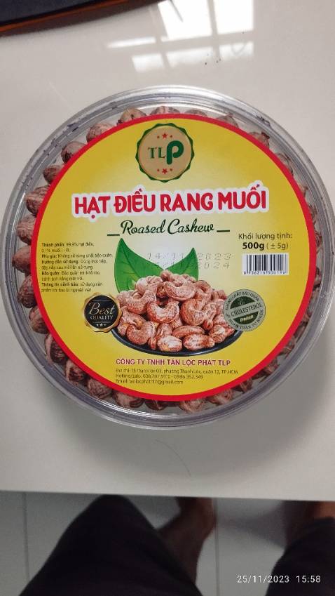 Cực kỳ dở tệ bà con chú ý sản phẩm này nó bán vỏ hộp ăn tiền rao bán 500 g hạt điều mà cái vỏ hết 234 g rồi
