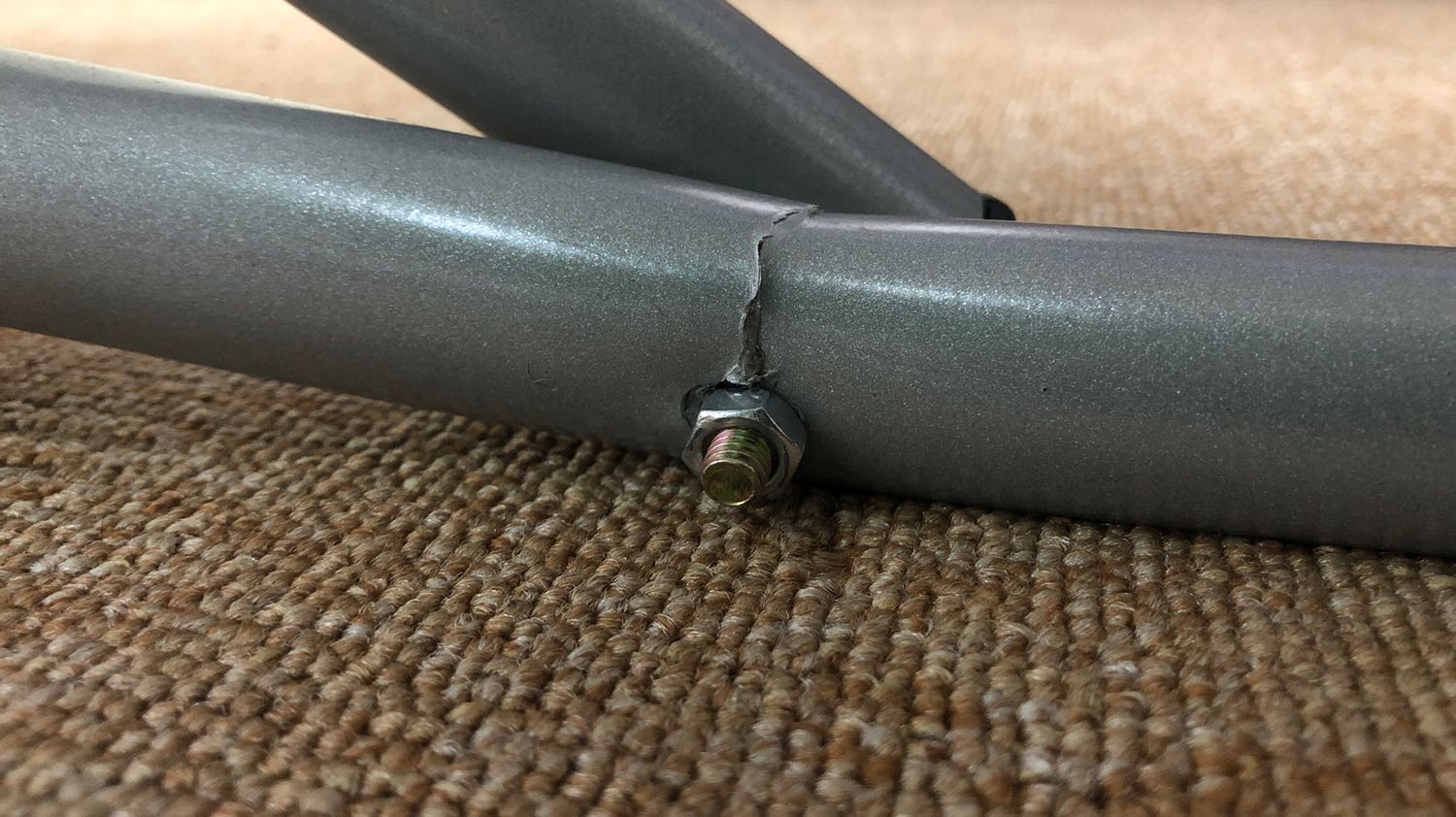 không hiểu hàng Việt Nam chất lượng cao kiểu gì mà mua ngồi được 5 phút thì gãy?! không biết chế độ bảo hành như nào luôn trong trường hợp này? không hiểu hàng Việt Nam chất lượng cao kiểu gì mà mua ngồi được 5 phút thì gãy?! không biết chế độ bảo hành như nào luôn trong trường hợp này?