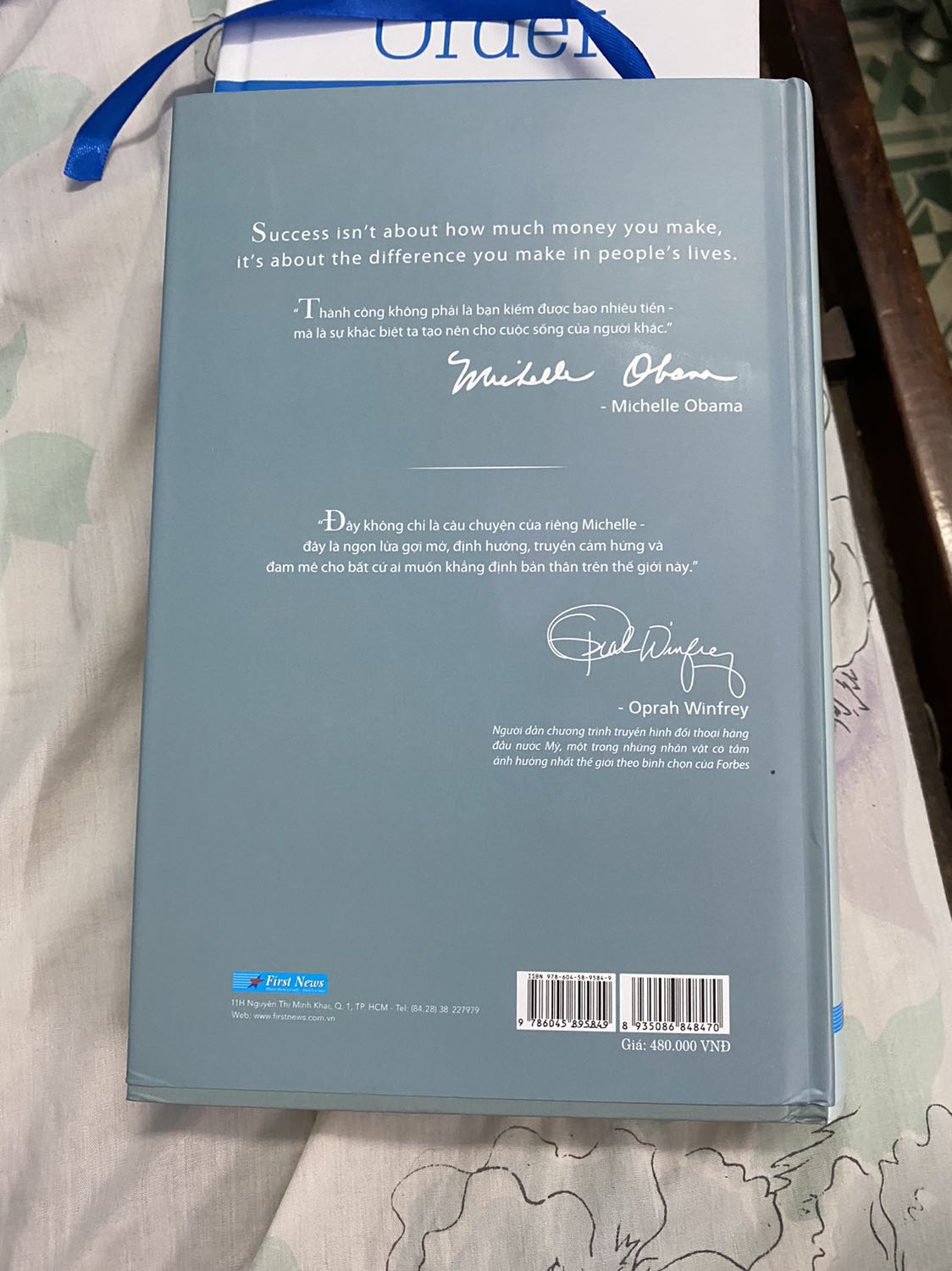 Mình vô cùng hài lòng với sản phẩm được giao. Tiki giao sớm cho mình 1 ngày :>>, vô cùng bất ngờ khi được bạn shipper gọi luôn tại ko ngờ mới tối hôm trước đặt mà hôm sau đã có hàng liền ( ko dùng TikiNow). Sách lúc giao đẹp, oke, đã vậy còn đc giảm 50%

Một trải nghiệm mua sách vừa rẻ vừa lẹ, vô cùng hài lòng luôn ạ