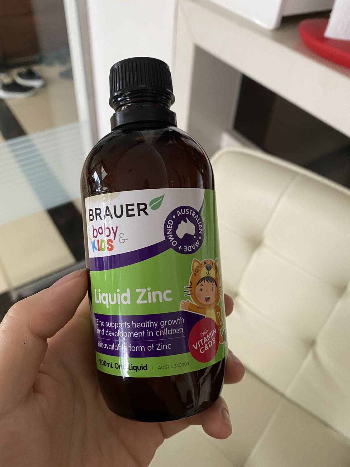 Shop đóng gói cẩn thận, kĩ càng. Cảm quan thấy sản phẩm ok, có kèm cả xi lanh đong dung tích, vị dễ uống. Bé nhà mình khá thích.