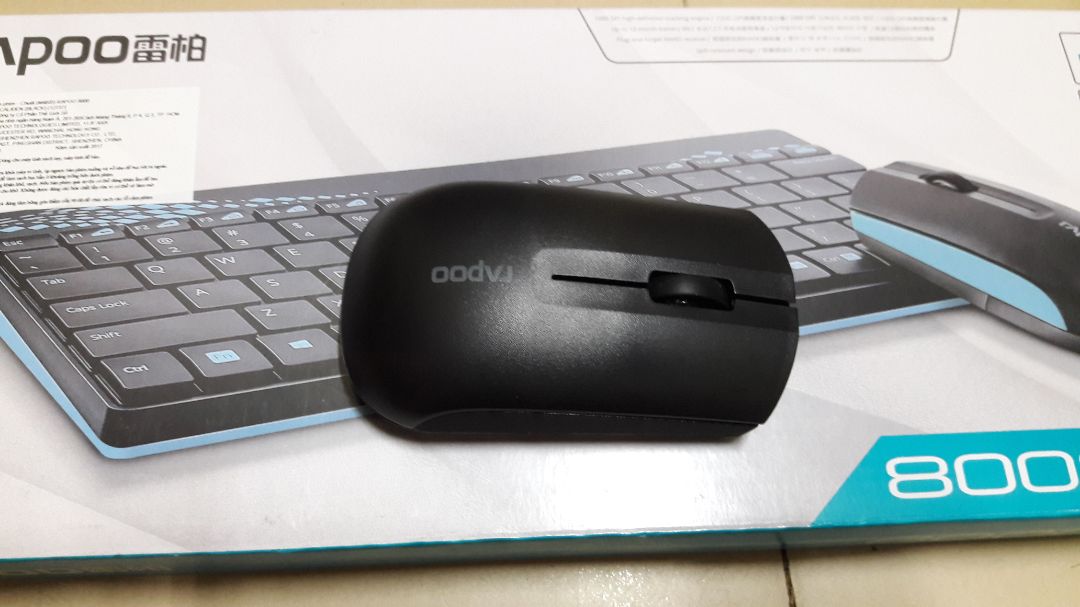 Chuột hơi thấp hơn so với tay, nhưng có nút tắt, bàn phím nhỏ gọn, không có nút tắt. Bộ này kết nối tốt với Vinabox x9