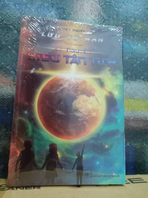 Sách nguyên seal, khổ lớn, bìa lẫn giấy đều đẹp.. Shop có tâm, postcard cảm ơn viết tay, sách đóng gói chu đáo, bọc chống sốc cẩn thận, giao hàng nhanh, vote 5 sao