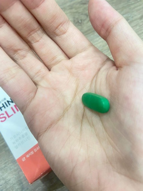 Chưa sử dụng nhưng hàng đóng gói rất cẩn thận,mẫu mã đẹp,kèm thư cảm ơn và catalogue xịn sò.trước mình dùng thuốc giảm cân của hãng khác thấy có công dụng khá tốt. nhưng dừng một time thì bị béo lợi. nên lần này chuyển qua của shinpoong xem thử ntn mà đọc reviews lại rất tốt.hi vọng sẽ hợp Chưa sử dụng nhưng hàng đóng gói rất cẩn thận,mẫu mã đẹp,kèm thư cảm ơn và catalogue xịn sò.trước mình dùng thuốc giảm cân của hãng khác thấy có công dụng khá tốt. nhưng dừng một time thì bị béo lợi. nên lần này chuyển qua của shinpoong xem thử ntn mà đọc reviews lại rất tốt.hi vọng sẽ hợp