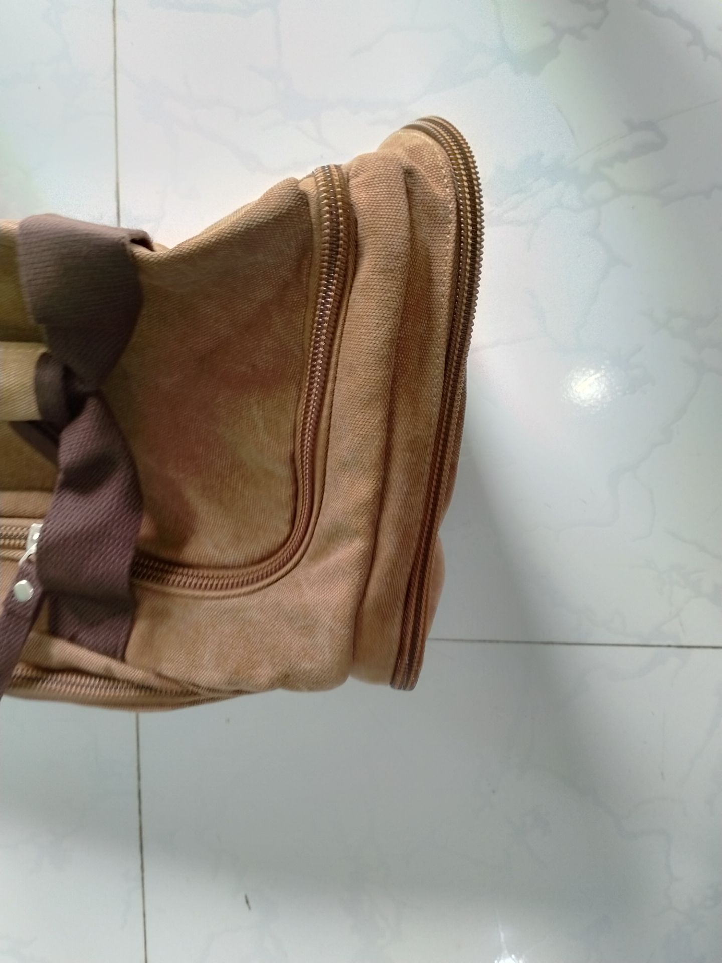 giao hàng không đúng mẫu. yêu cầu đổi hàng giúp mình nhé