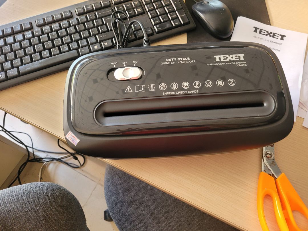 Máy dùng khá tốt, chất lượng hoàn thiện sản phẩm ngoài mong đợi hủy giấy khá ổn.