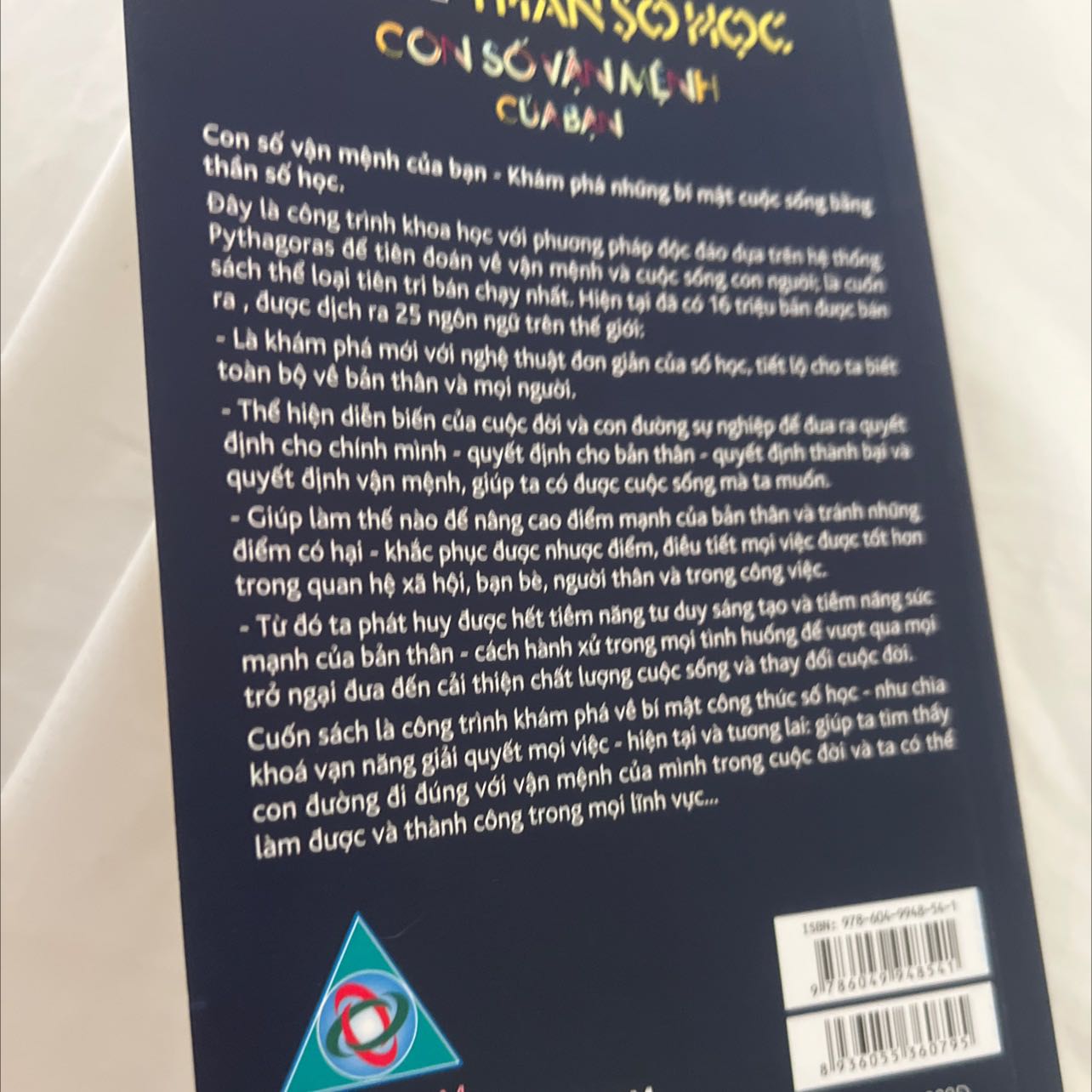 Đã mua nhiều quyển về Thần số học. Quyển này đề cập khía cạnh rất mới so với các quyển khác. Bệnh tật, cách cải thiện, đáng mua.
