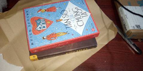 Sách đẹp, giao hàng nhanh, nhà bán gói hàng kĩ lưỡng, sách về rất đẹp, sách hay, ưng ý khi mua, giá giảm ổn