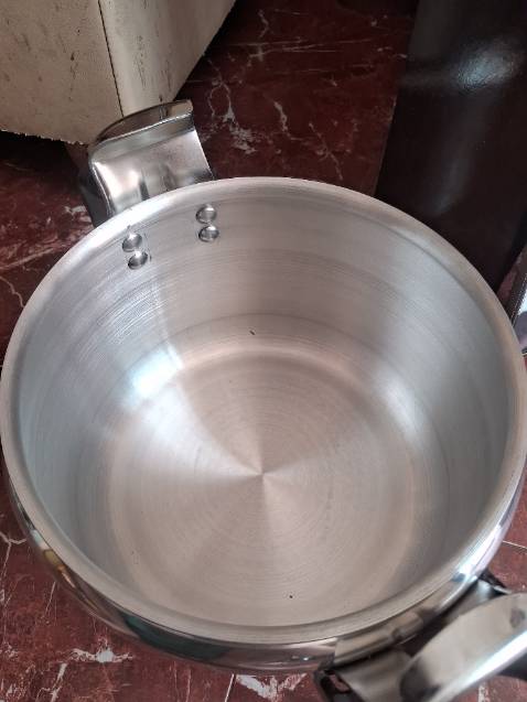 Hầm 2 lần là nhừ, sài cũng ok mak giao cho mình cái bị lỗi, bên trong nồi bị móp 1 lỗ dao tiện